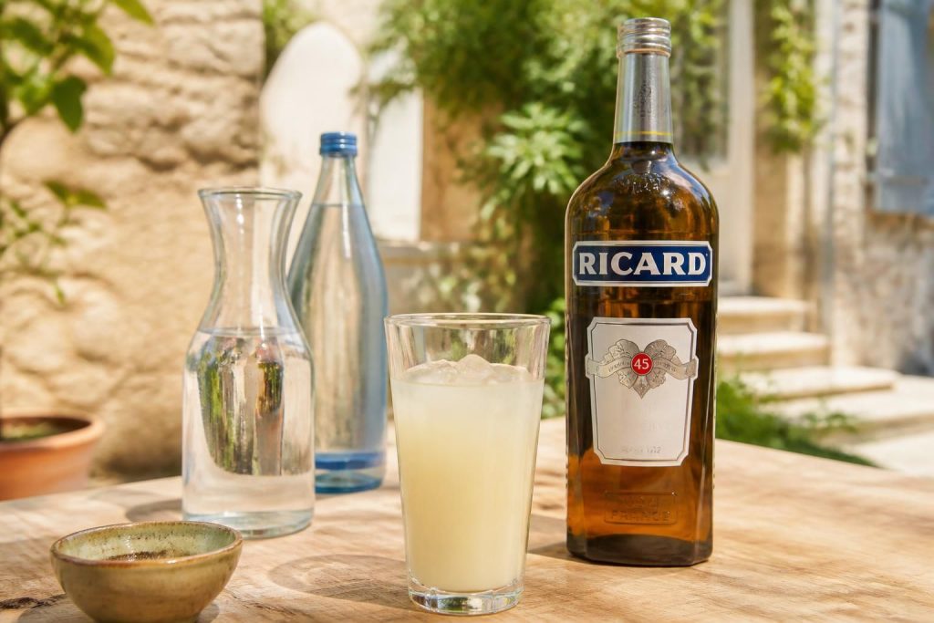 découvrez tous les secrets pour bien doser le ricard dans 1 litre. apprenez combien de doses préparer pour une expérience authentique et savoureuse.